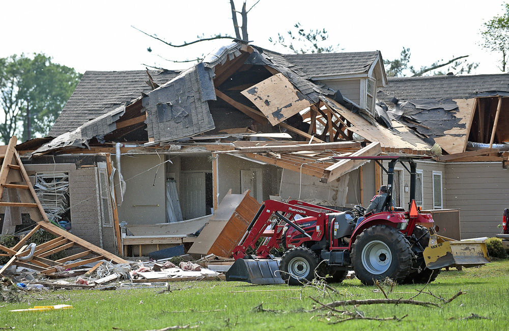 Tornado damages Eufaula
